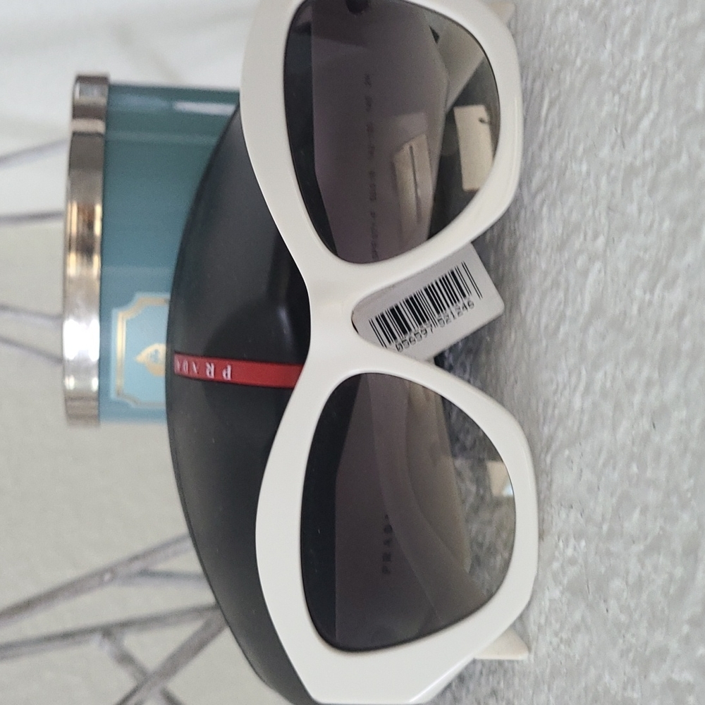 New prada symbole sunglasses . Too large for me😎